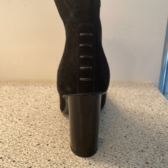 Kendall + Kylie notched suede booties in black - Picture 5 of 6
